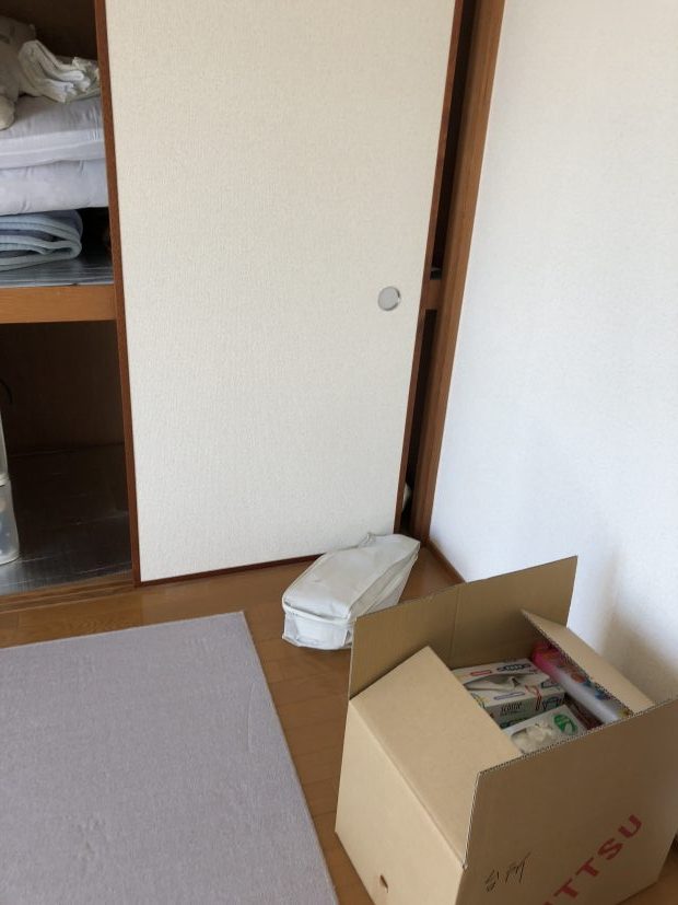 【松山市北土居】机と本棚の回収☆希望日での対応や料金にご満足いただくことができました！