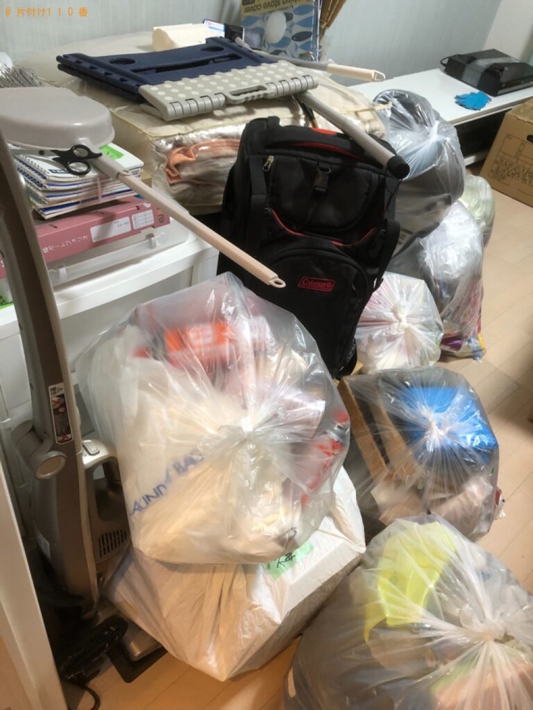 【松山市】椅子、布団、収納ケース、バッグ、踏み台、掃除機等の回収