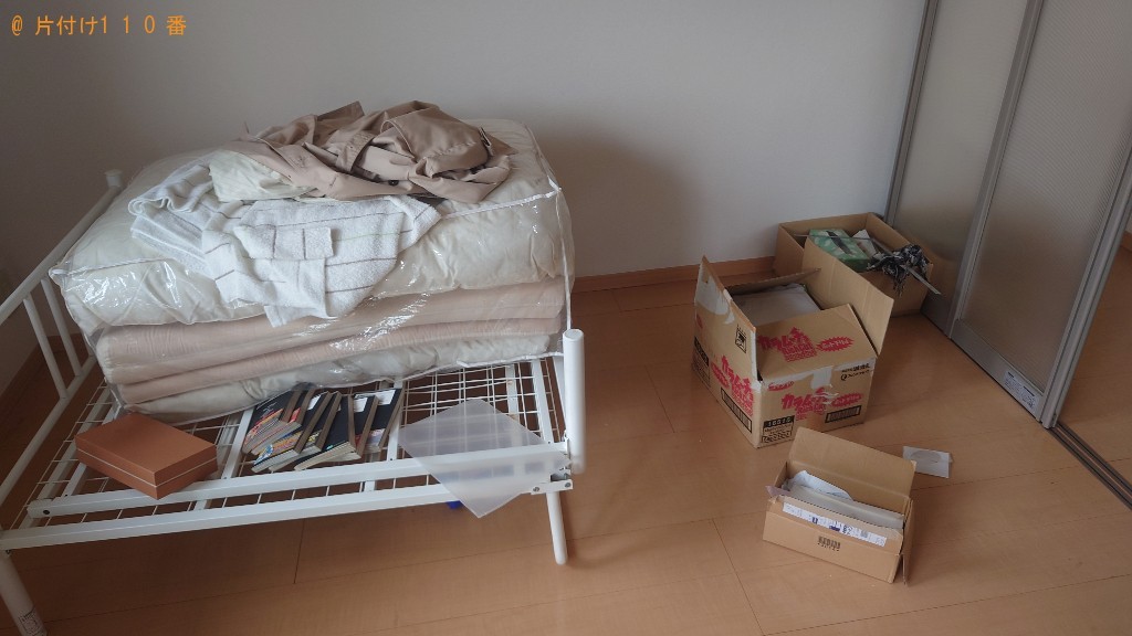 【松山市】シングルベッド、二人掛けソファー、布団、本等の回収